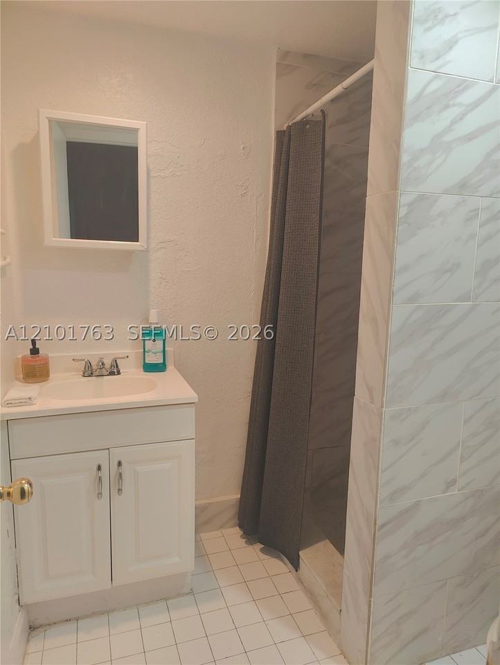 7121 Taft St #B - Photo 5 of 17