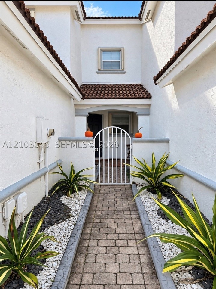 4826 Nw 116th Ave - Photo 2 of 26