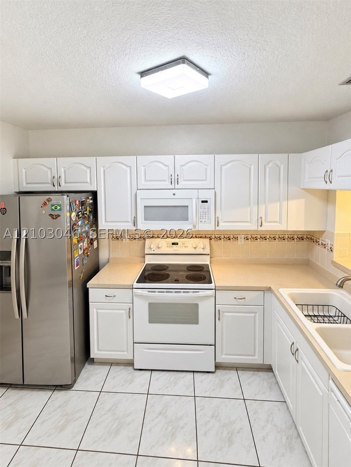 4826 Nw 116th Ave - Photo 4 of 26