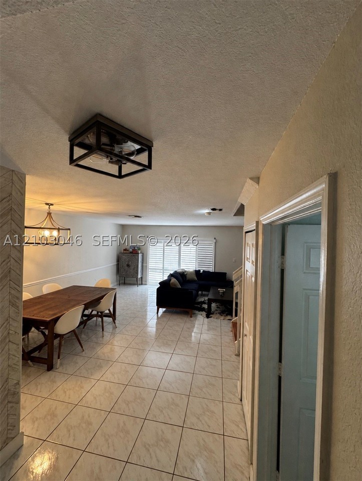 4826 Nw 116th Ave - Photo 6 of 26