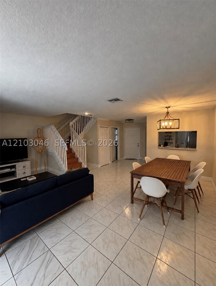 4826 Nw 116th Ave - Photo 7 of 26