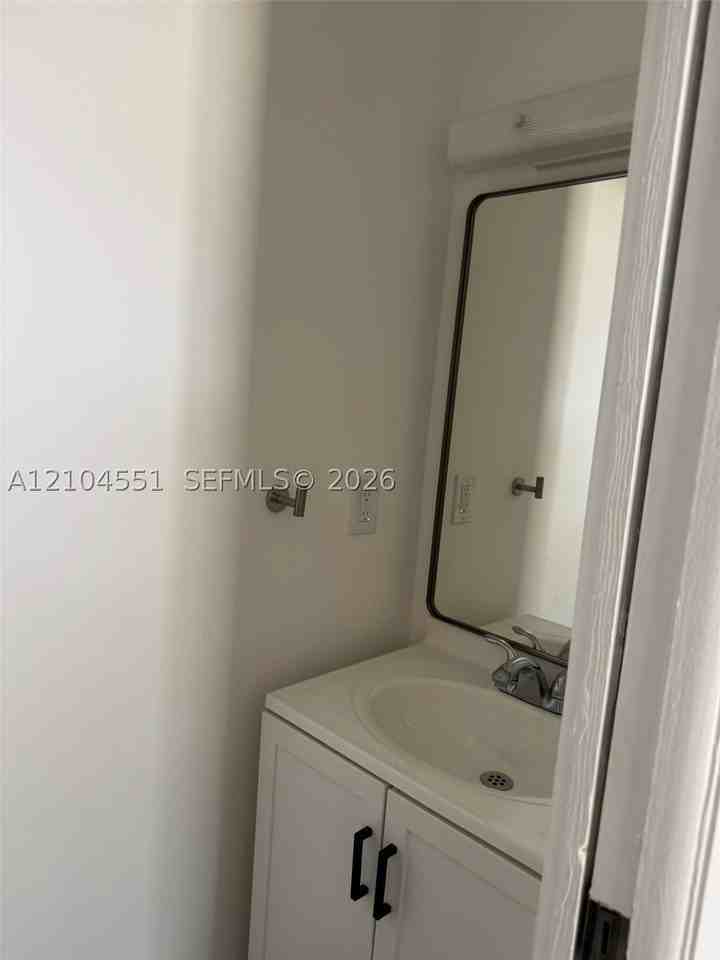 1320 W 46th St #28 - Photo 3 of 50