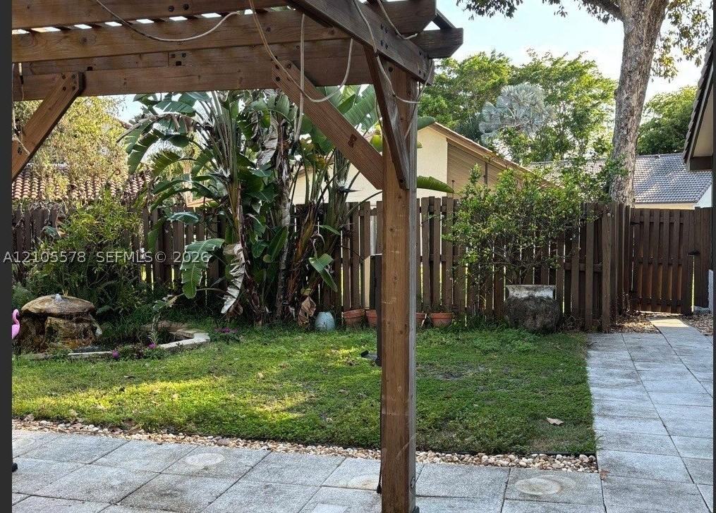 2199 Charleston - Photo 3 of 28