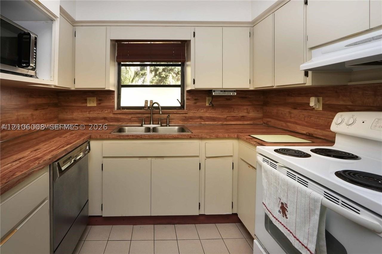 868 W 34th St - Photo 6 of 14