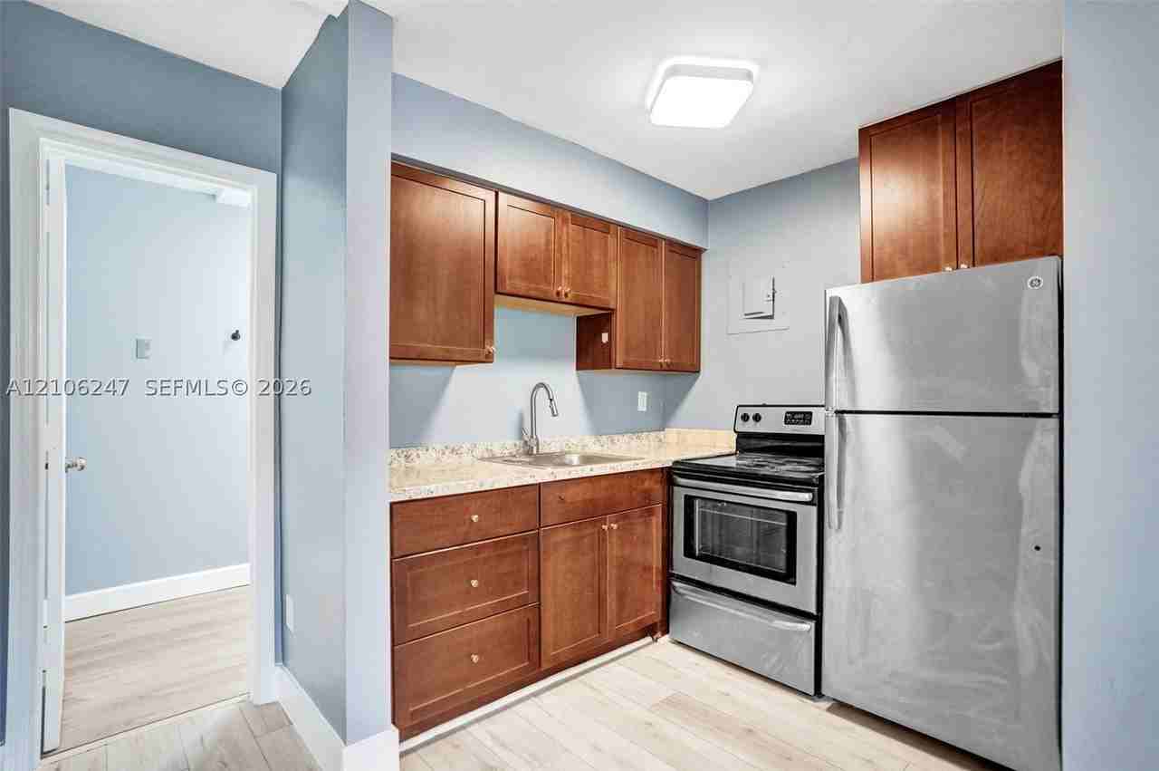 1037 N Victoria Park Rd #2 - Photo 7 of 26