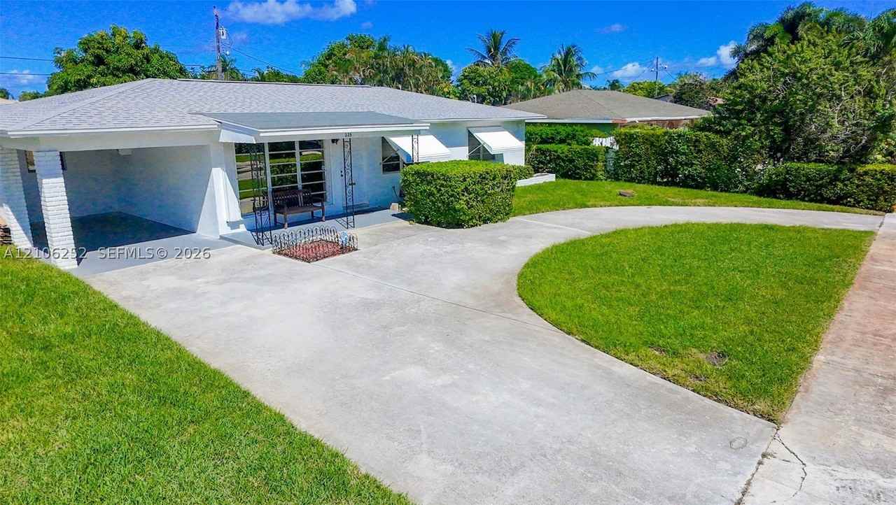 225 E Ilex Dr - Photo 4 of 30