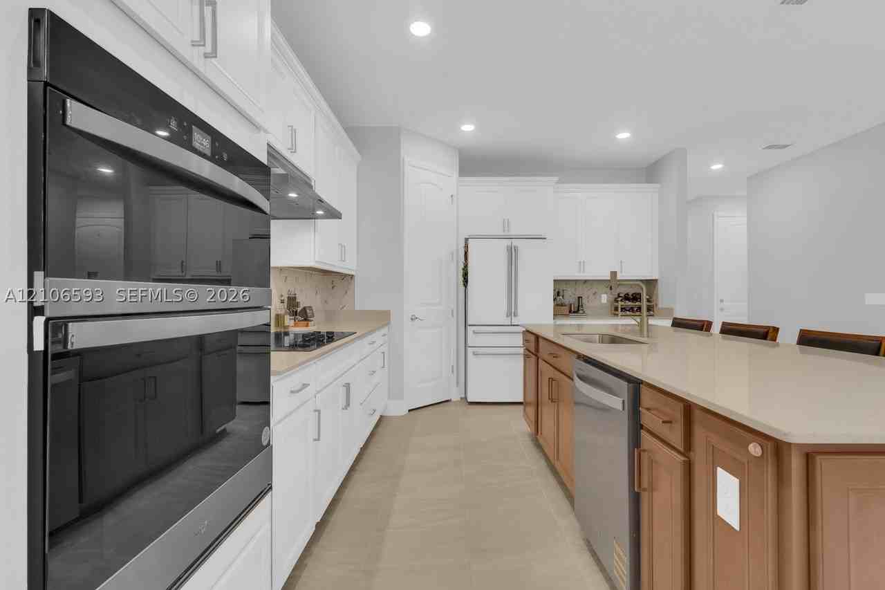2069 Mossy Vine Ave - Photo 4 of 44