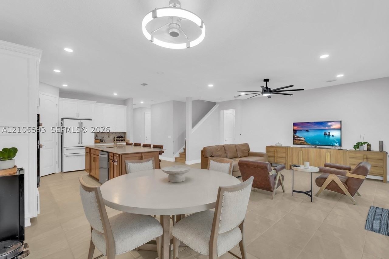 2069 Mossy Vine Ave - Photo 6 of 44
