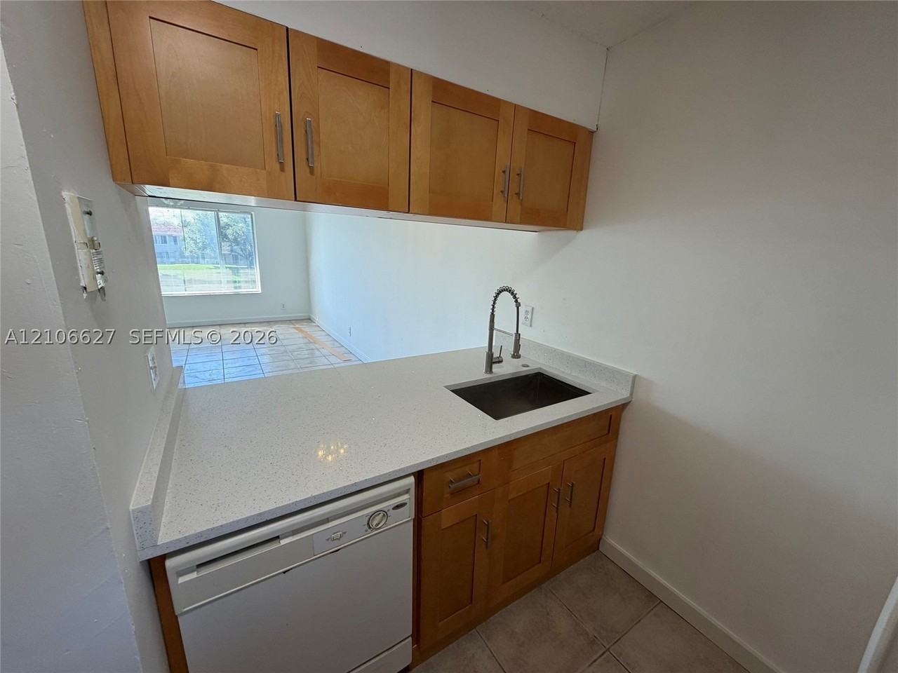 9954 Twin Lakes Dr #7O - Photo 3 of 26