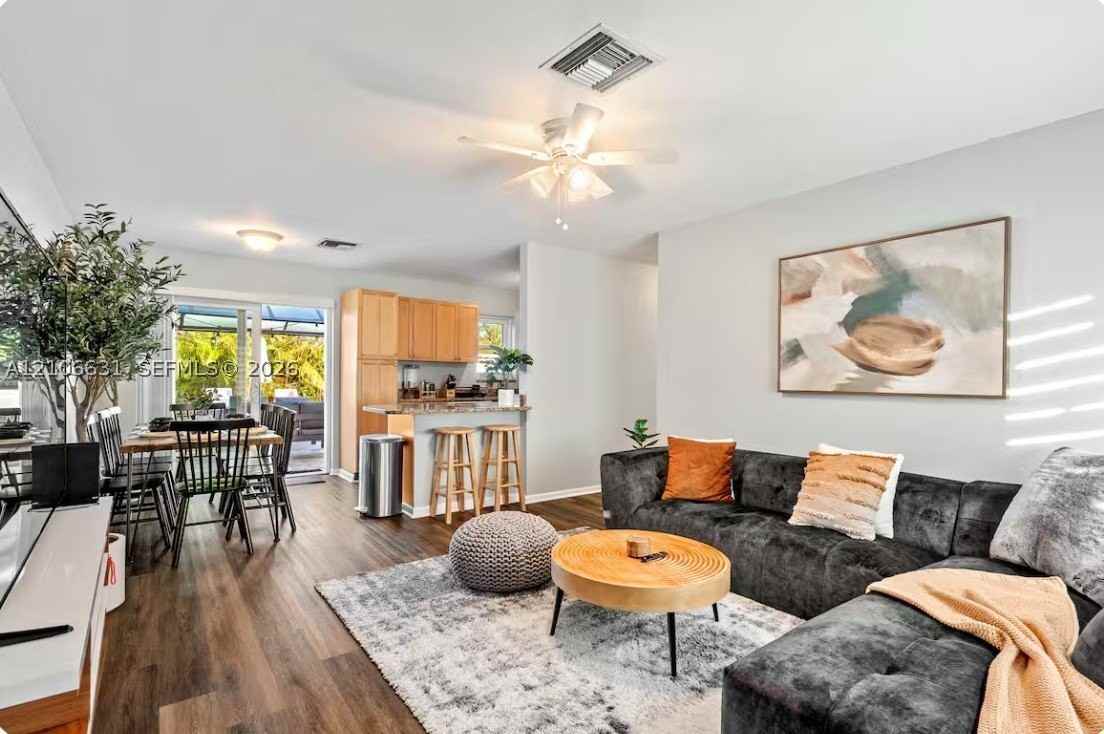 2117 Longwood Rd - Photo 7 of 15