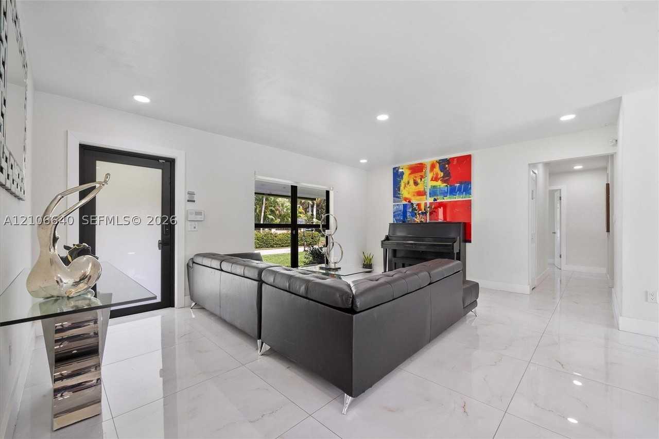 8840 Sw 181st Ter - Photo 4 of 34