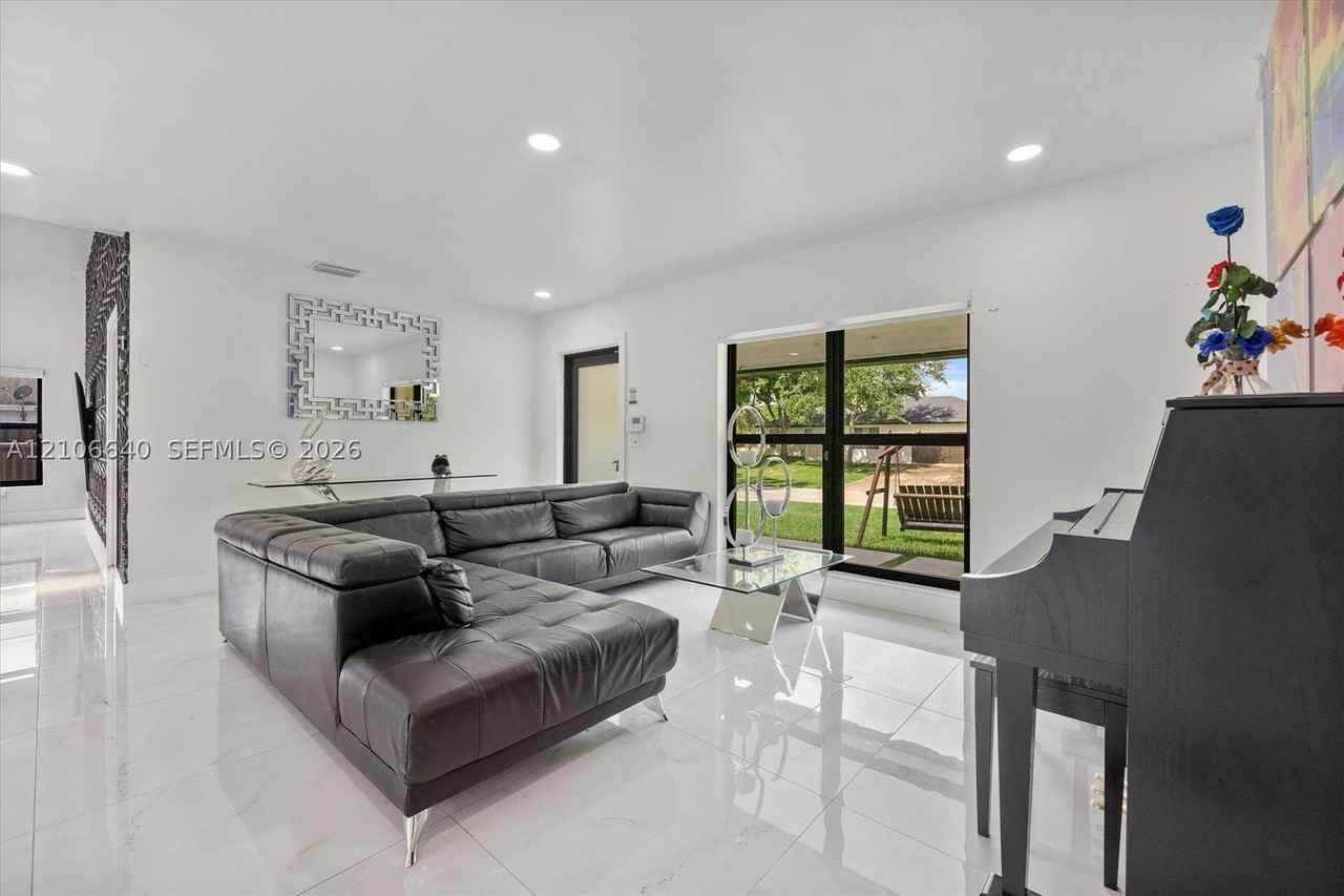 8840 Sw 181st Ter - Photo 7 of 34