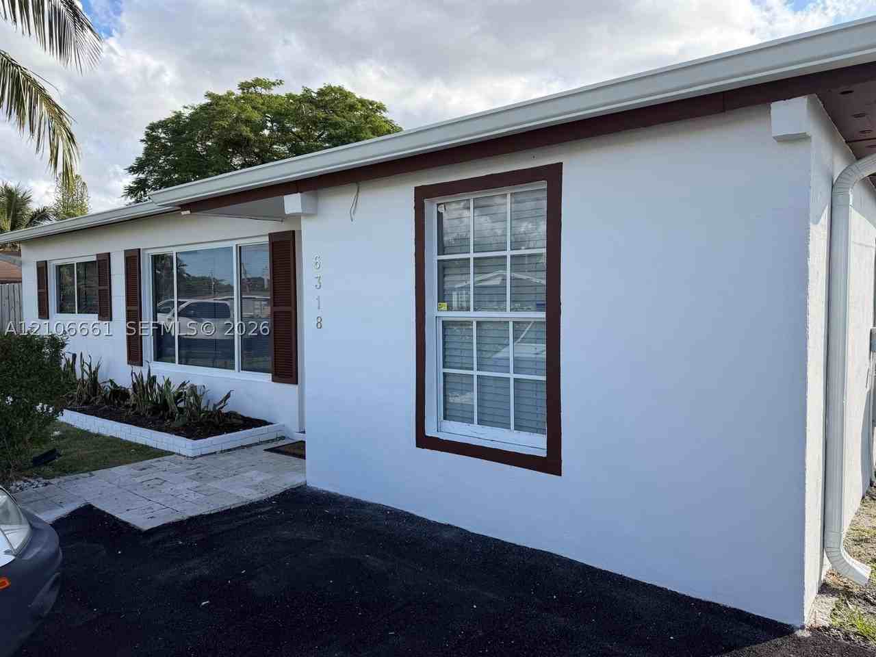 6318 Nw 24th Ct - Photo 3 of 4