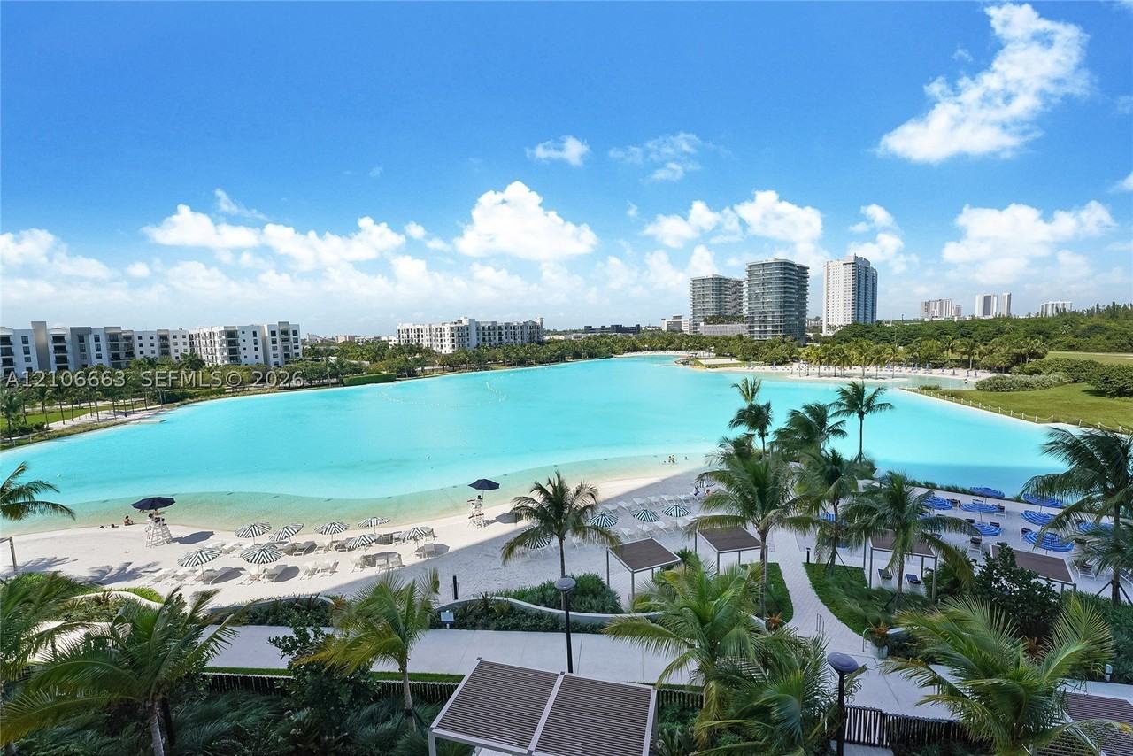 2411 Laguna Cir #409