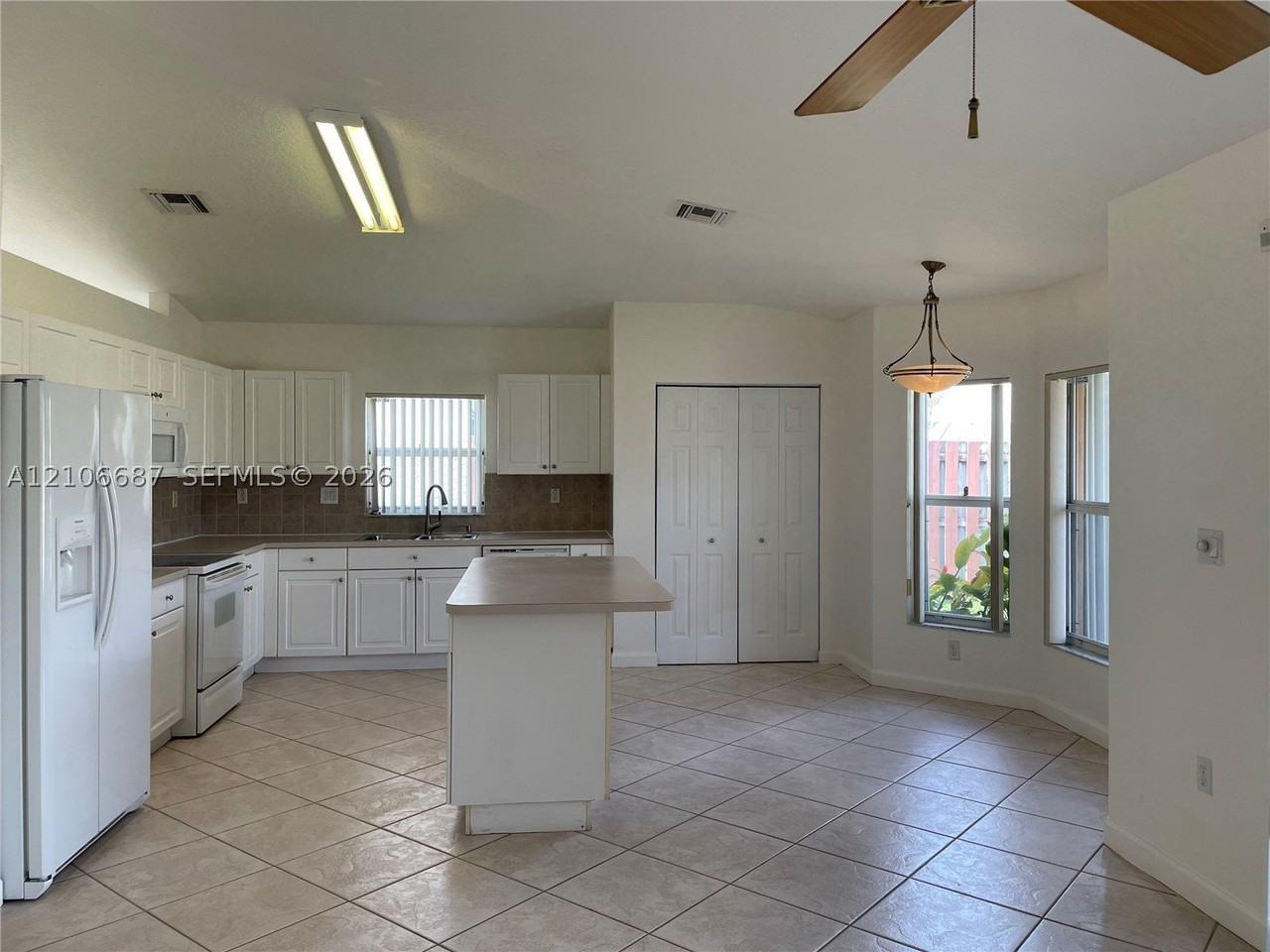 12001 Sw 133rd Ter #0 - Photo 3 of 32