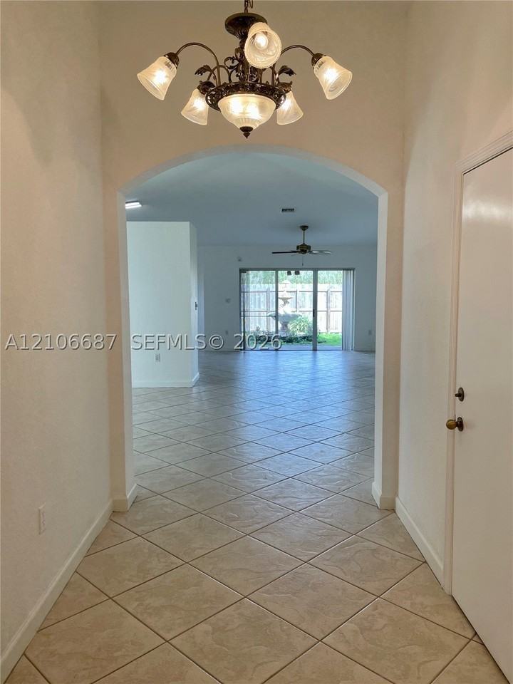 12001 Sw 133rd Ter #0 - Photo 6 of 32