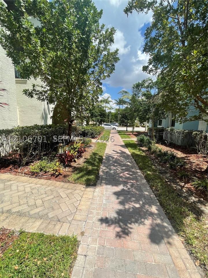 12521 Nw 32nd Mnr #12521 - Photo 4 of 26