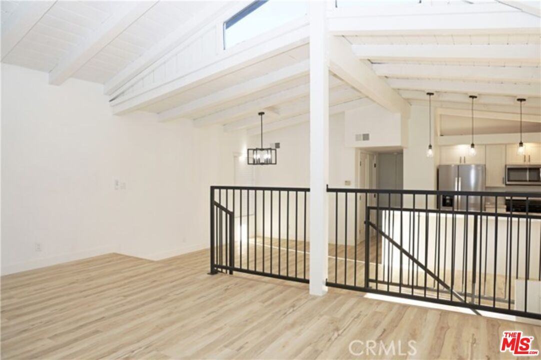 504 35th St - Photo 2 of 8