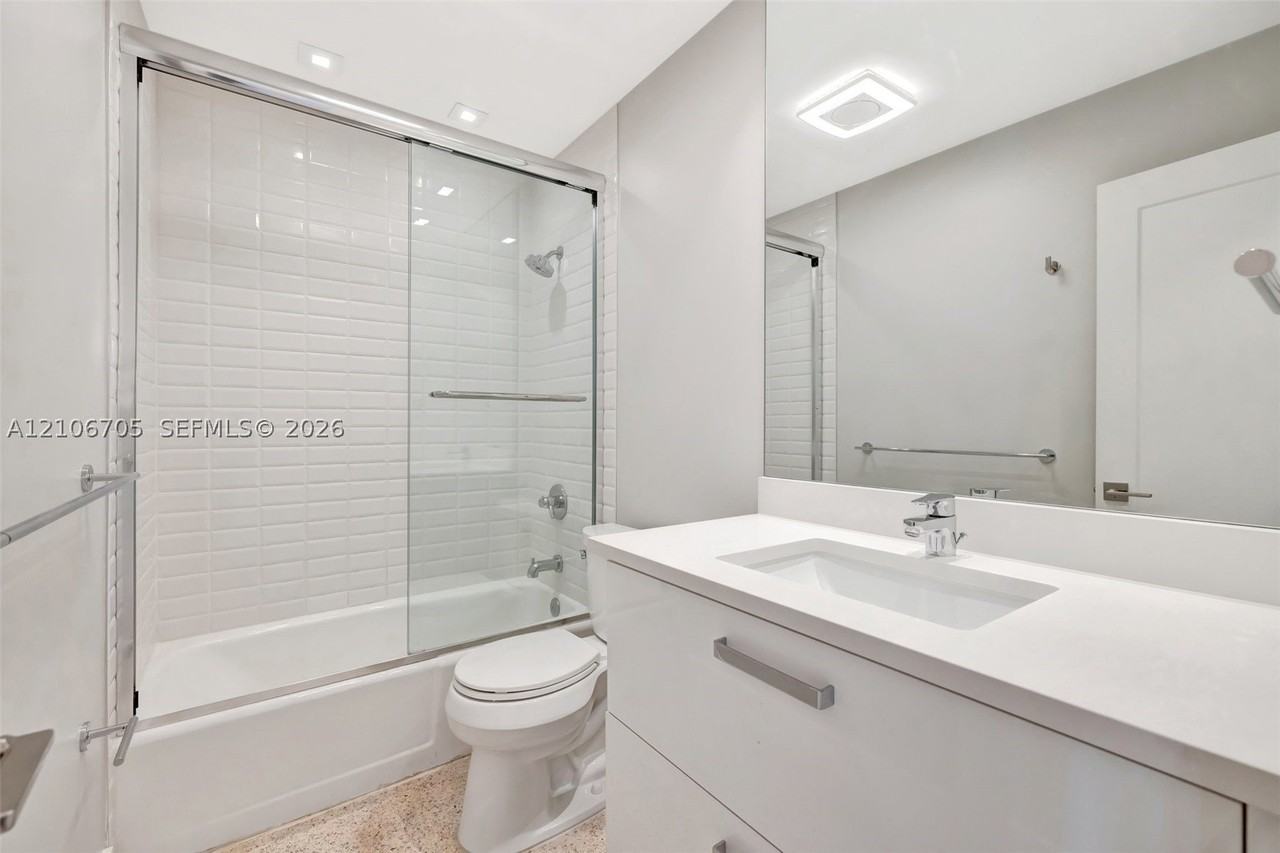 2190 Ne 51st Ct #201 - Photo 5 of 40