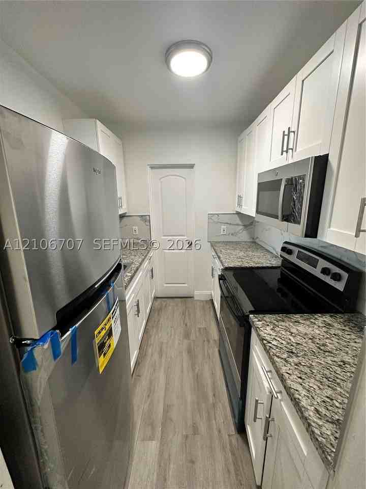 2111 Sw 14th Ter #F - Photo 3 of 16