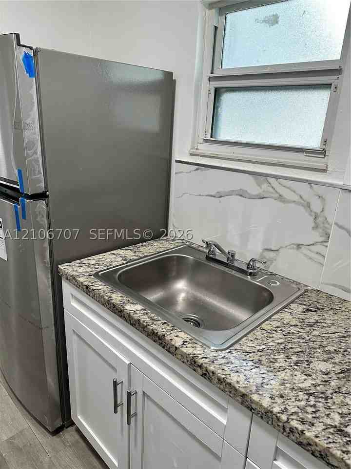 2111 Sw 14th Ter #F - Photo 4 of 16