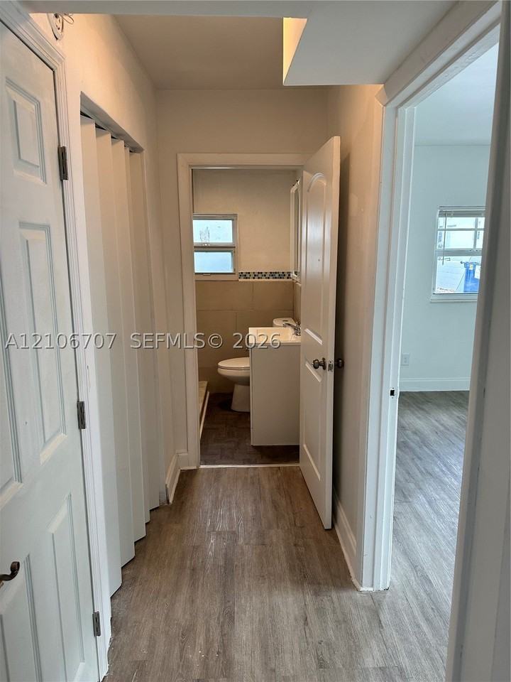2111 Sw 14th Ter #F - Photo 5 of 16