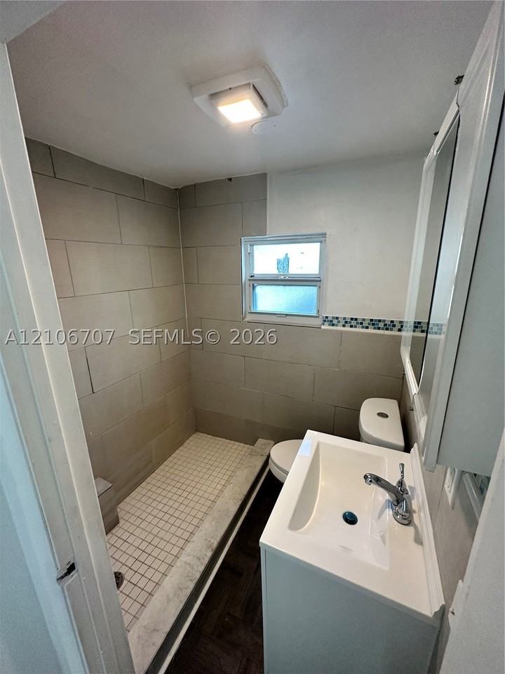 2111 Sw 14th Ter #F - Photo 6 of 16