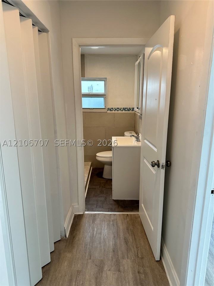 2111 Sw 14th Ter #F - Photo 7 of 16