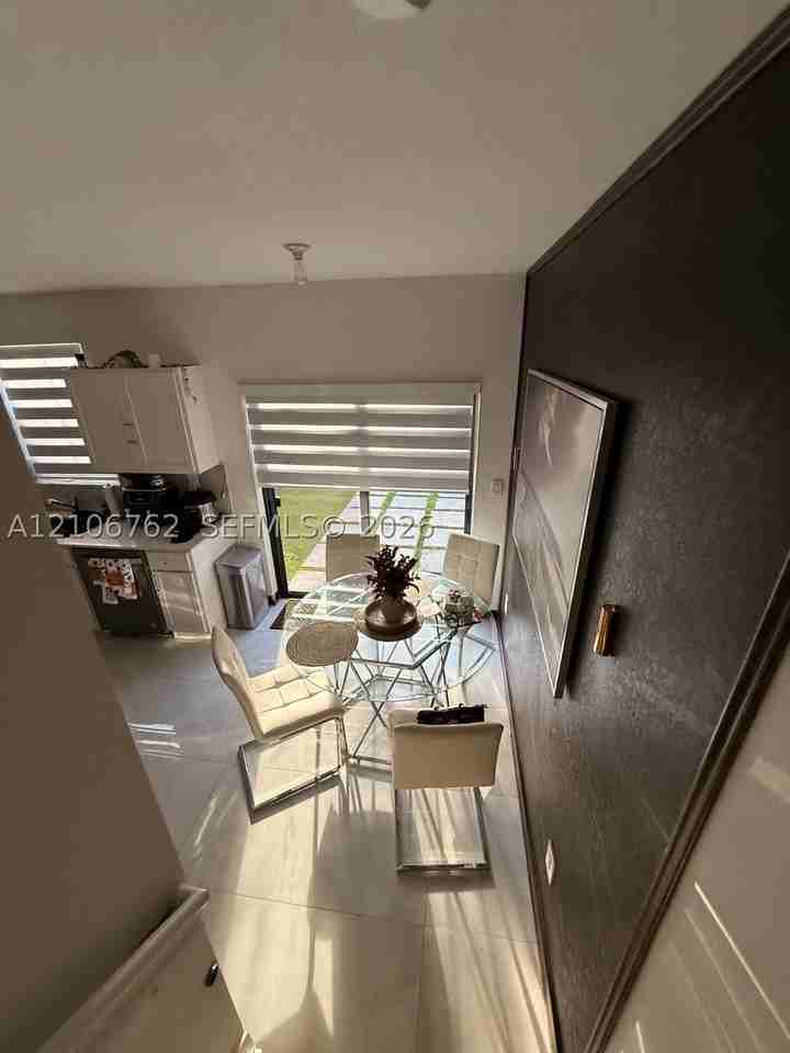 1317 Ne 3rd Ave #1317 - Photo 5 of 26
