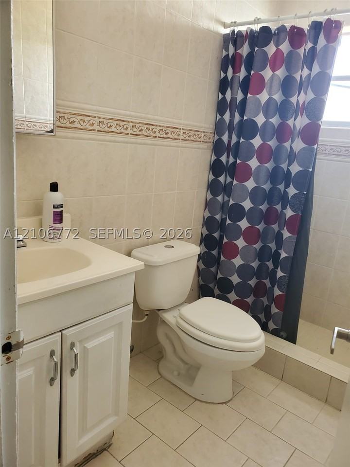 1644 Nw 1st St #5 - Photo 2 of 12