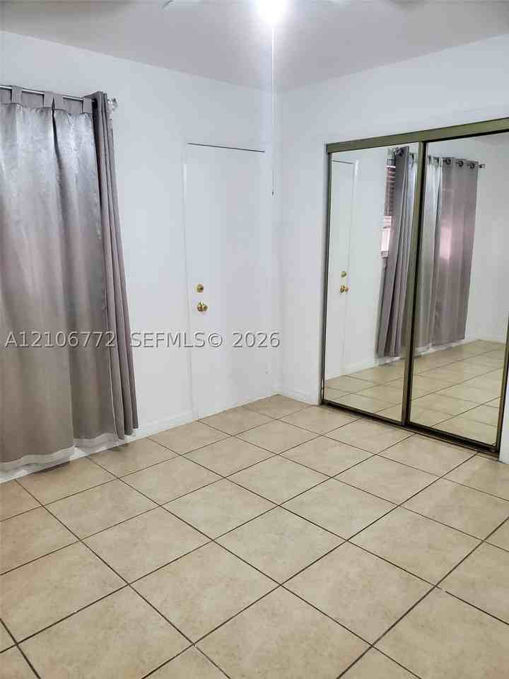 1644 Nw 1st St #5 - Photo 4 of 12
