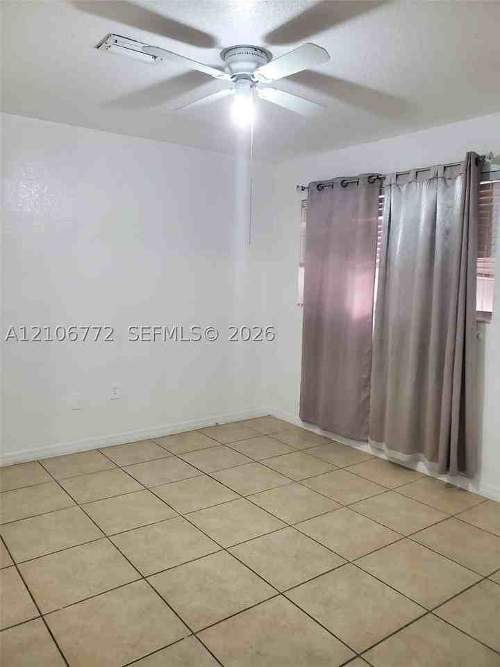 1644 Nw 1st St #5 - Photo 5 of 12
