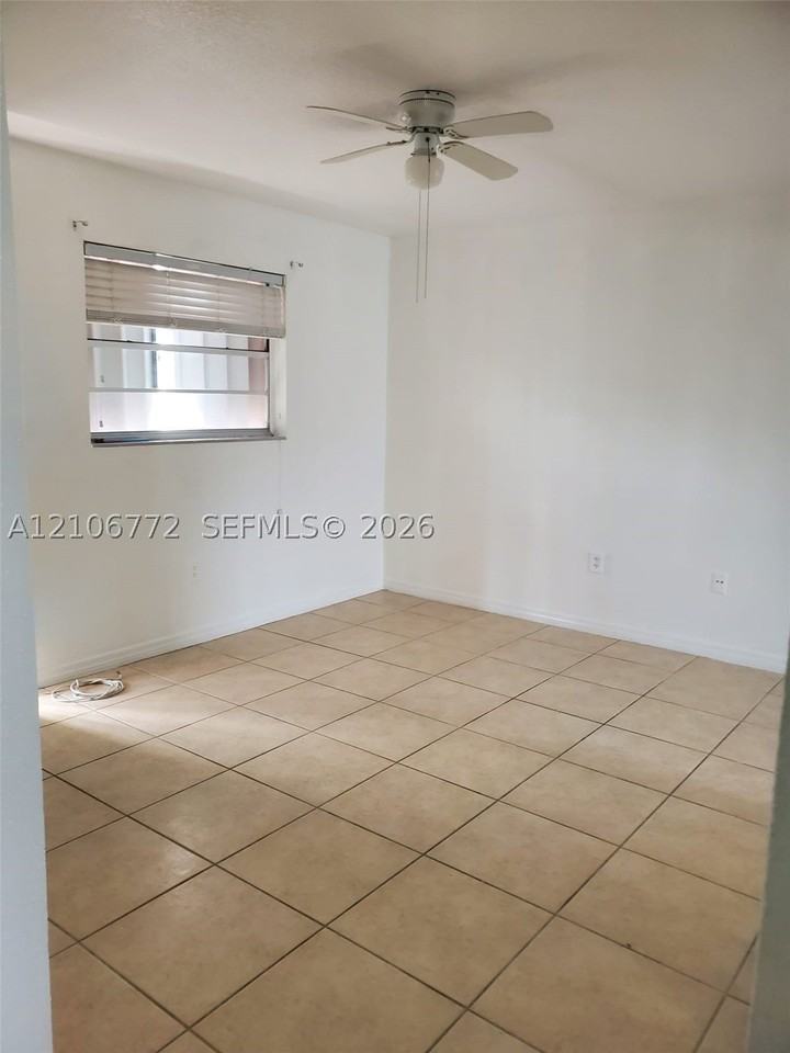 1644 Nw 1st St #5 - Photo 6 of 12