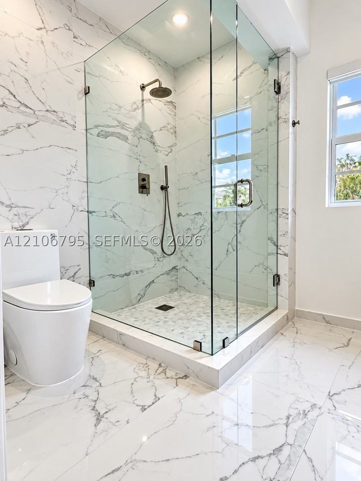 126 Ne 43rd St #2 - Photo 7 of 17