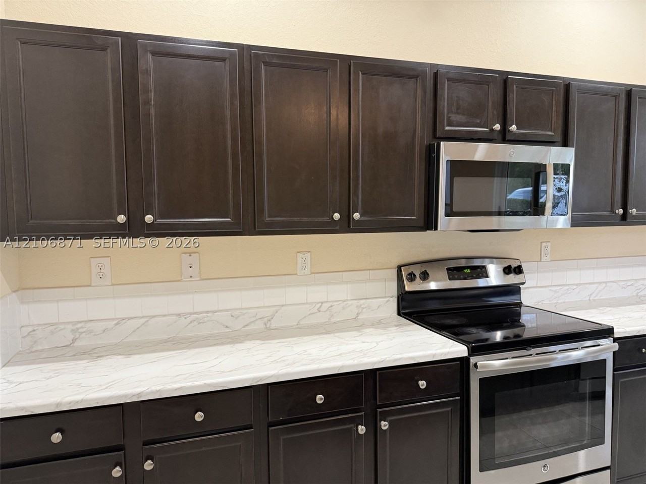 16723 Sw 95th St - Photo 2 of 21
