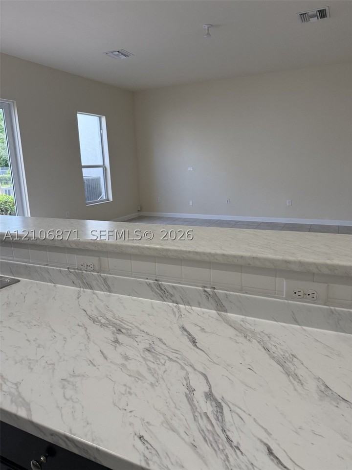 16723 Sw 95th St - Photo 4 of 21