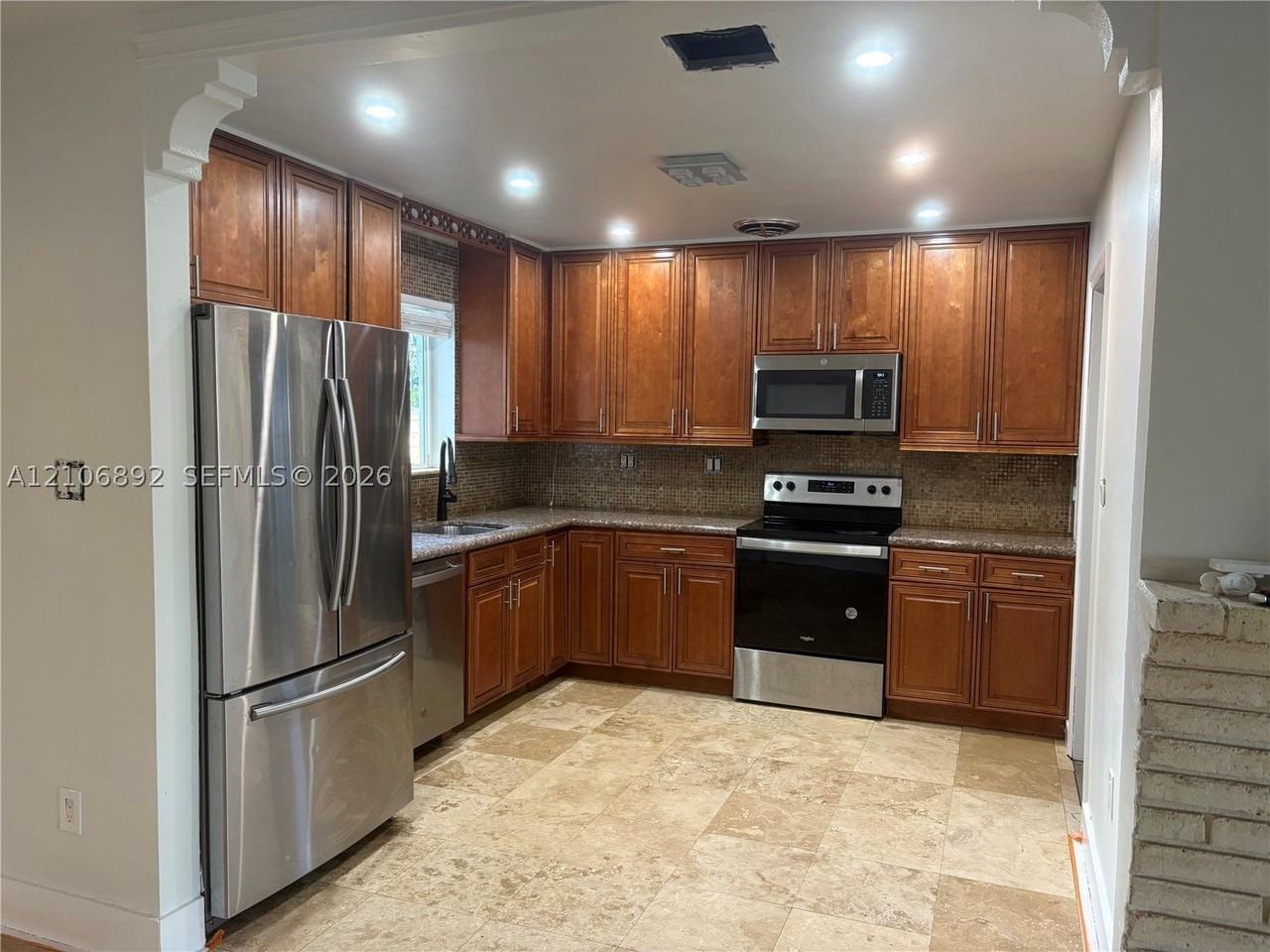 1322 N 31st Rd - Photo 2 of 6
