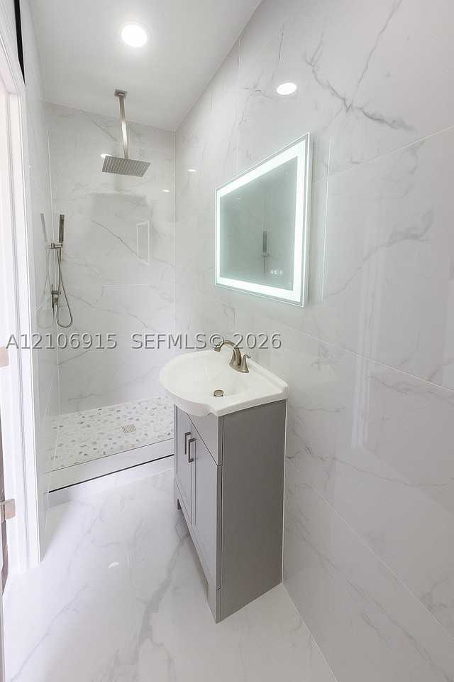 2400 Casablanca Dr #B - Photo 2 of 2