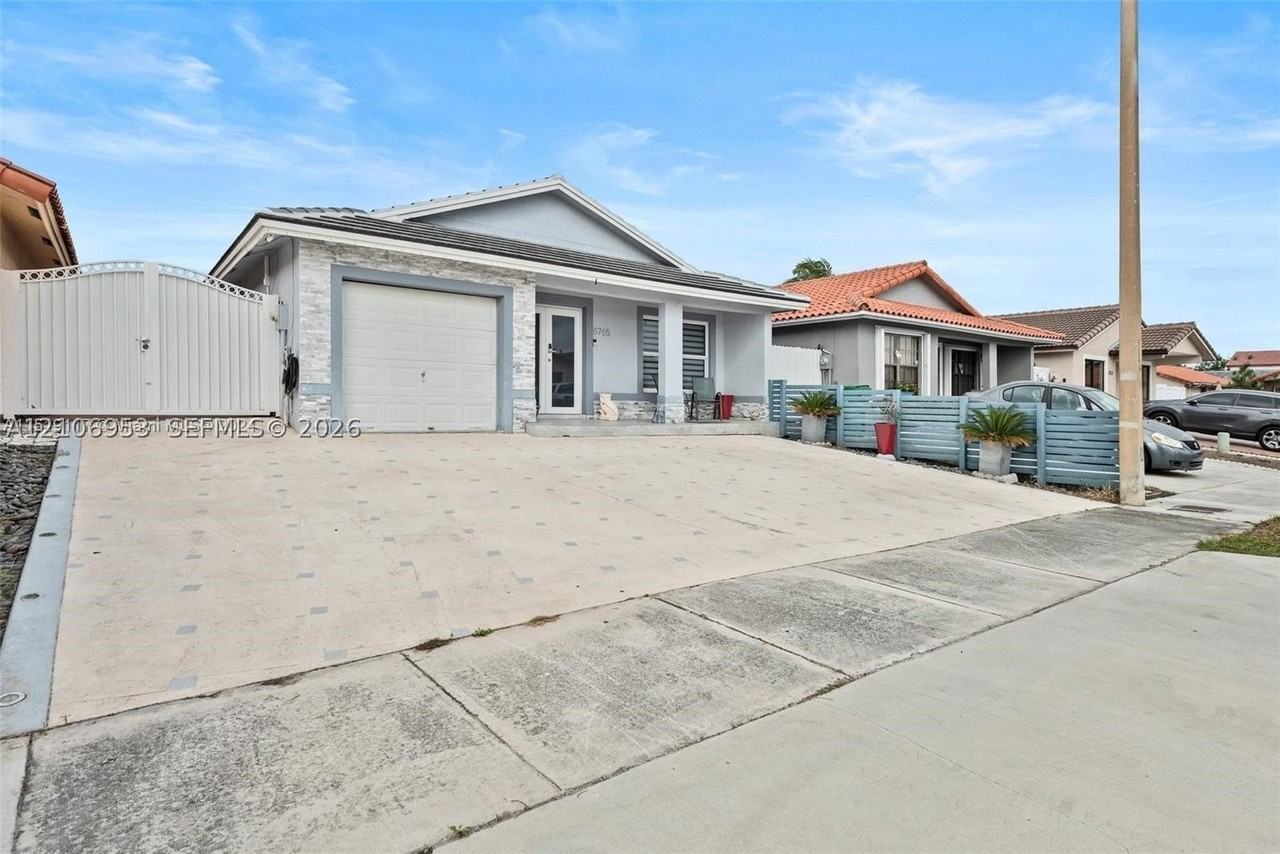 8765 Nw 111th Ter