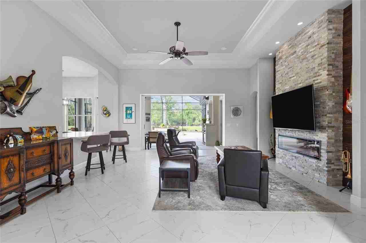 7622 Desert Inn Way - Photo 4 of 50