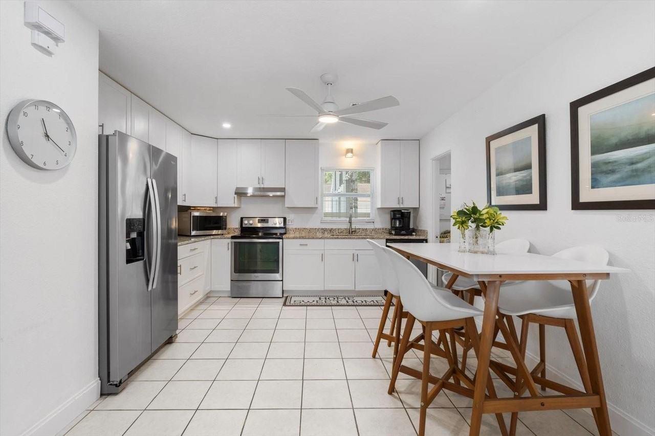2706 Martin St - Photo 6 of 27