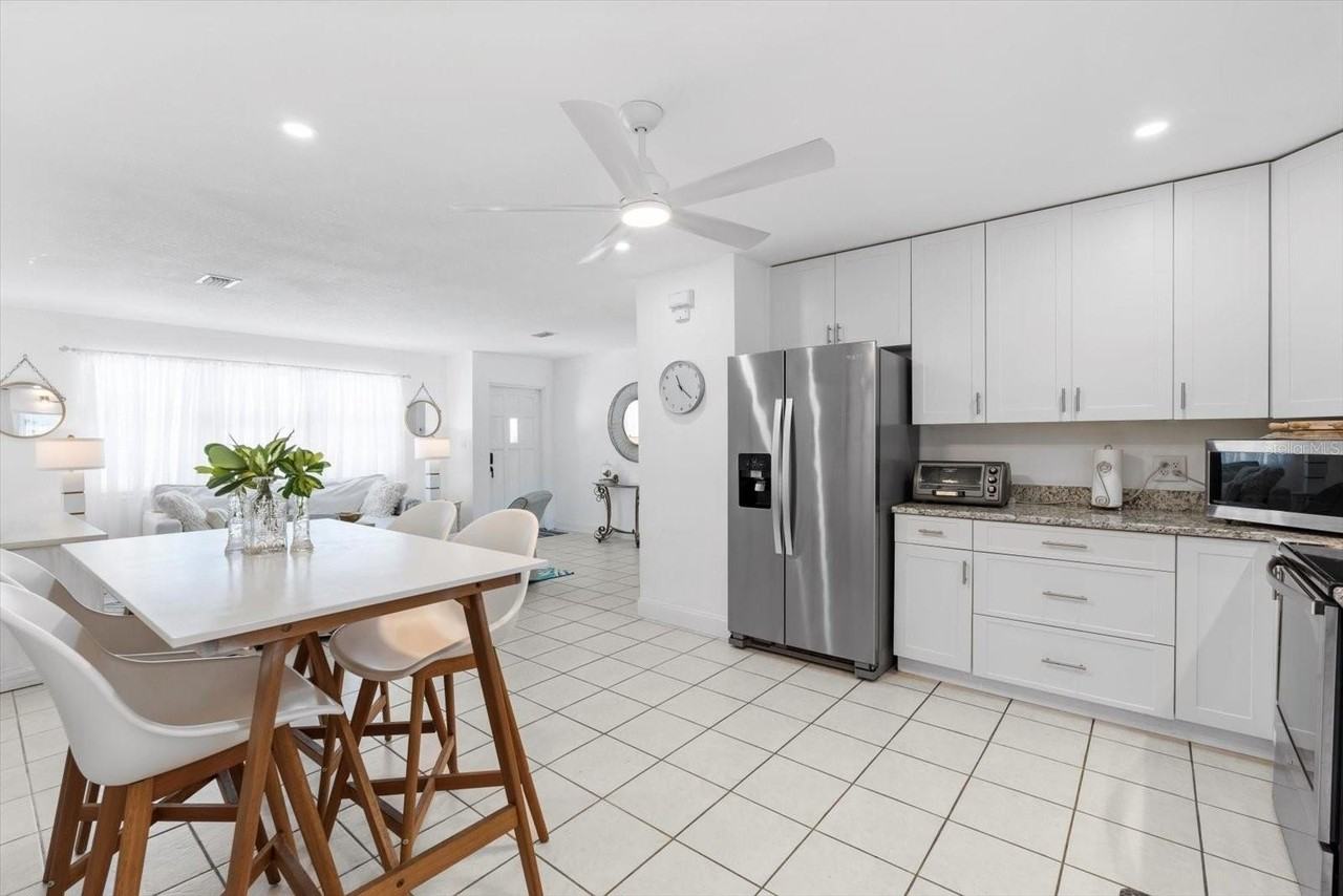 2706 Martin St - Photo 7 of 27