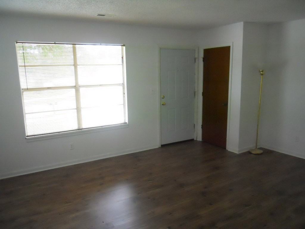 1908 Heatherwood Dr - Photo 2 of 8