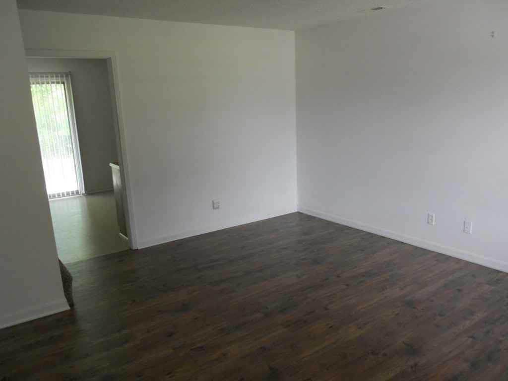 1908 Heatherwood Dr - Photo 3 of 8