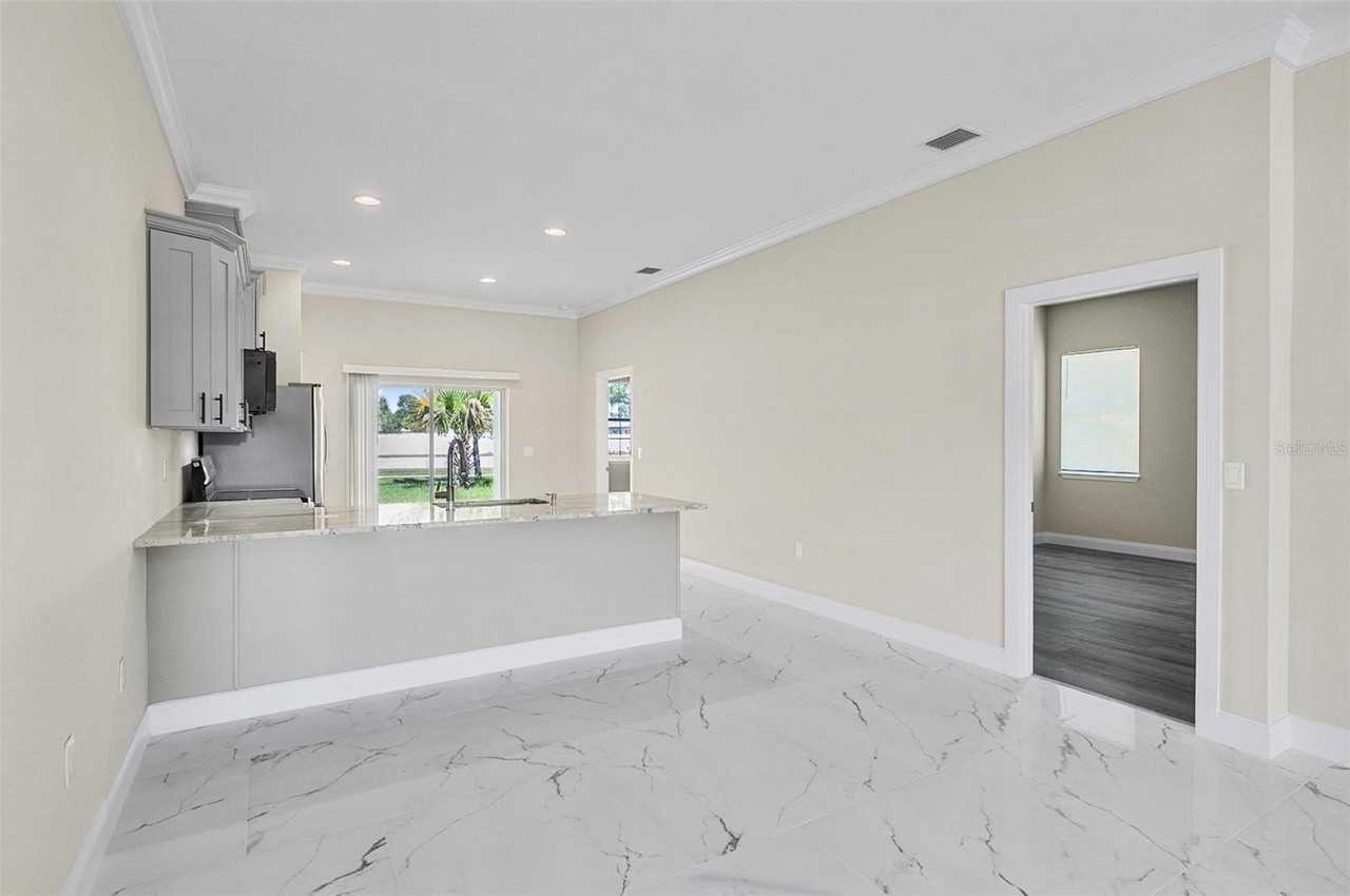 122 Coral Reef Ct N - Photo 7 of 45