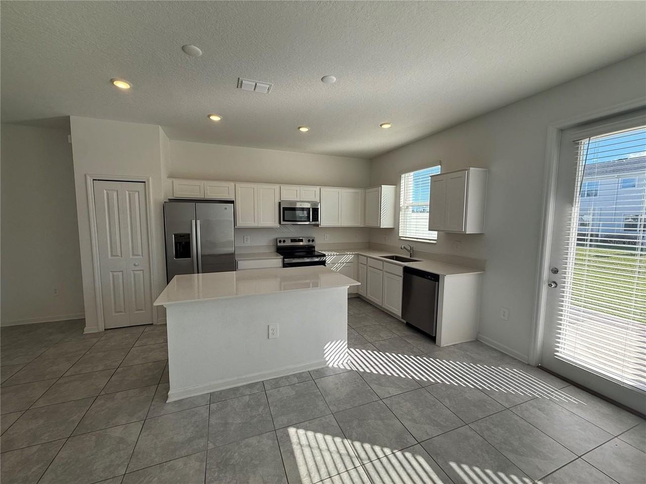 117 Bogey Dr - Photo 4 of 23