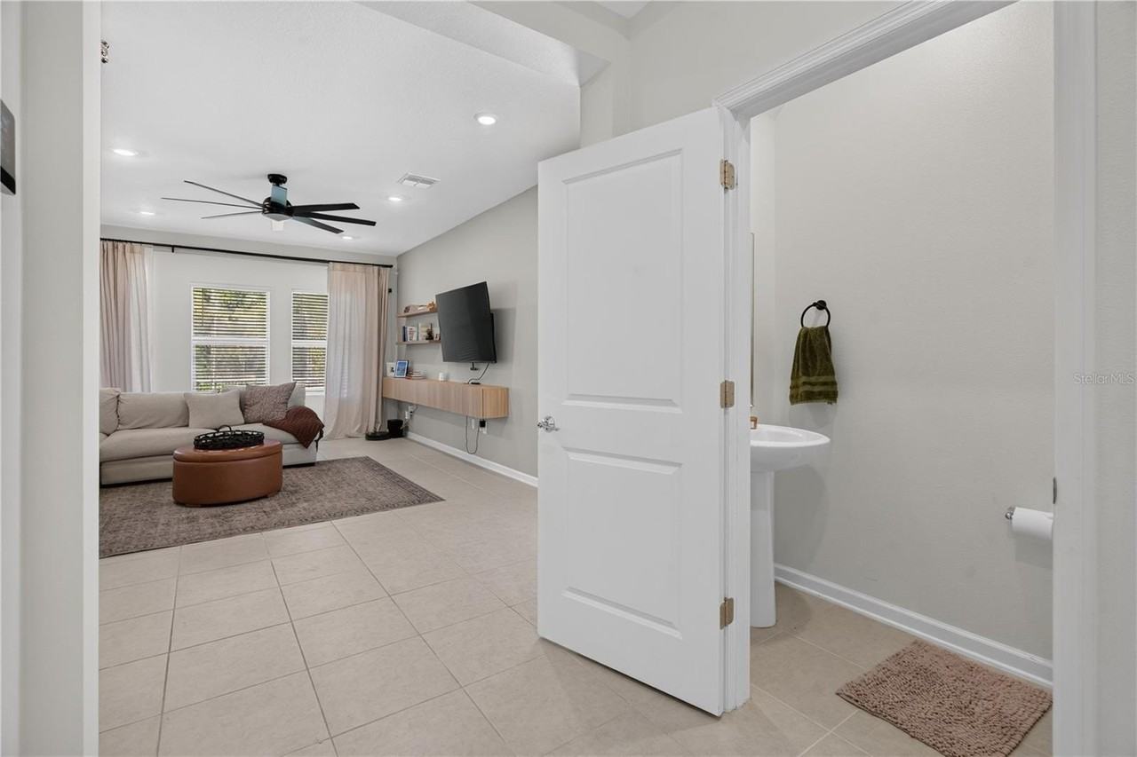 685 Peroni Ave - Photo 5 of 50