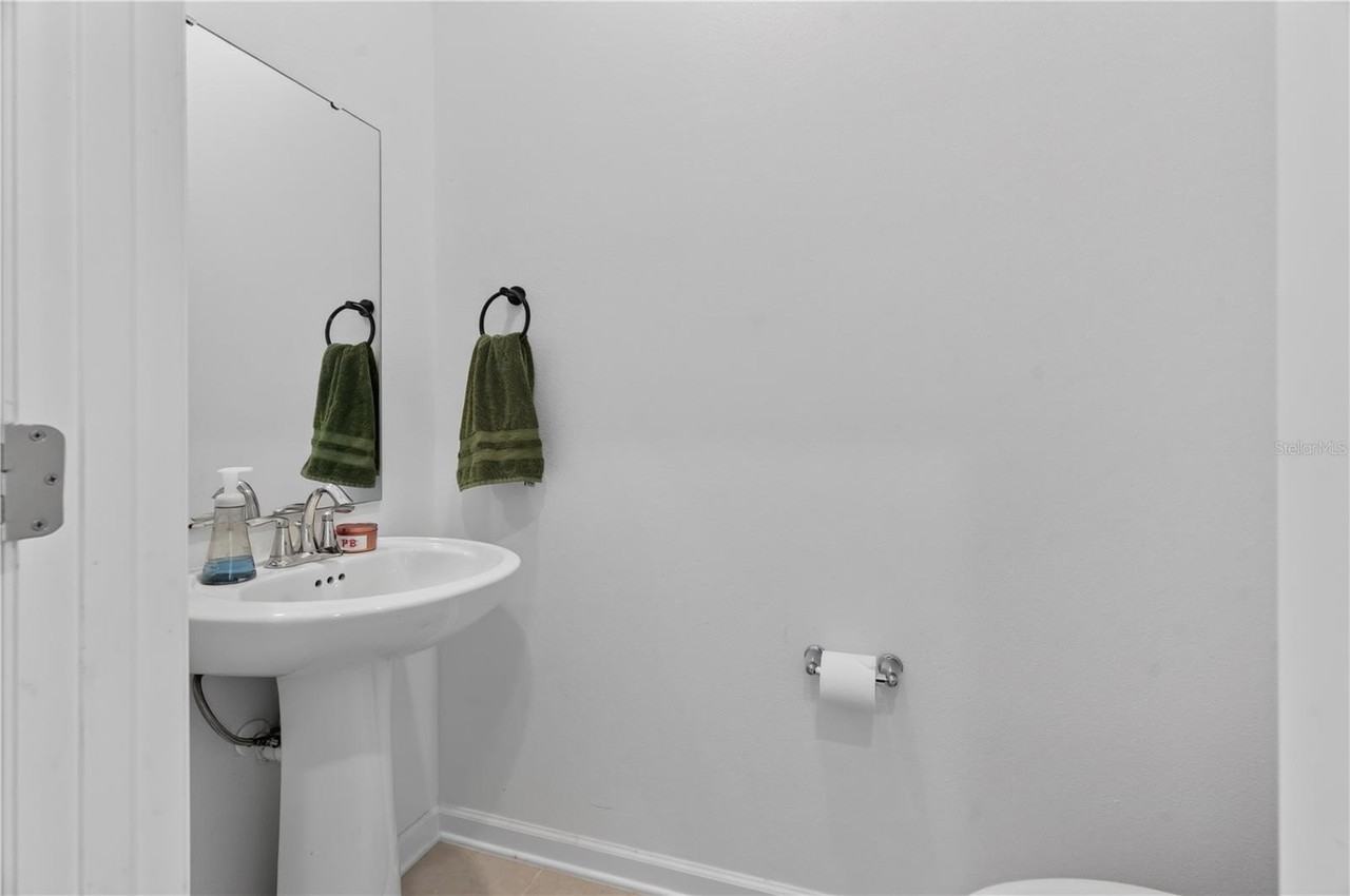 685 Peroni Ave - Photo 6 of 50