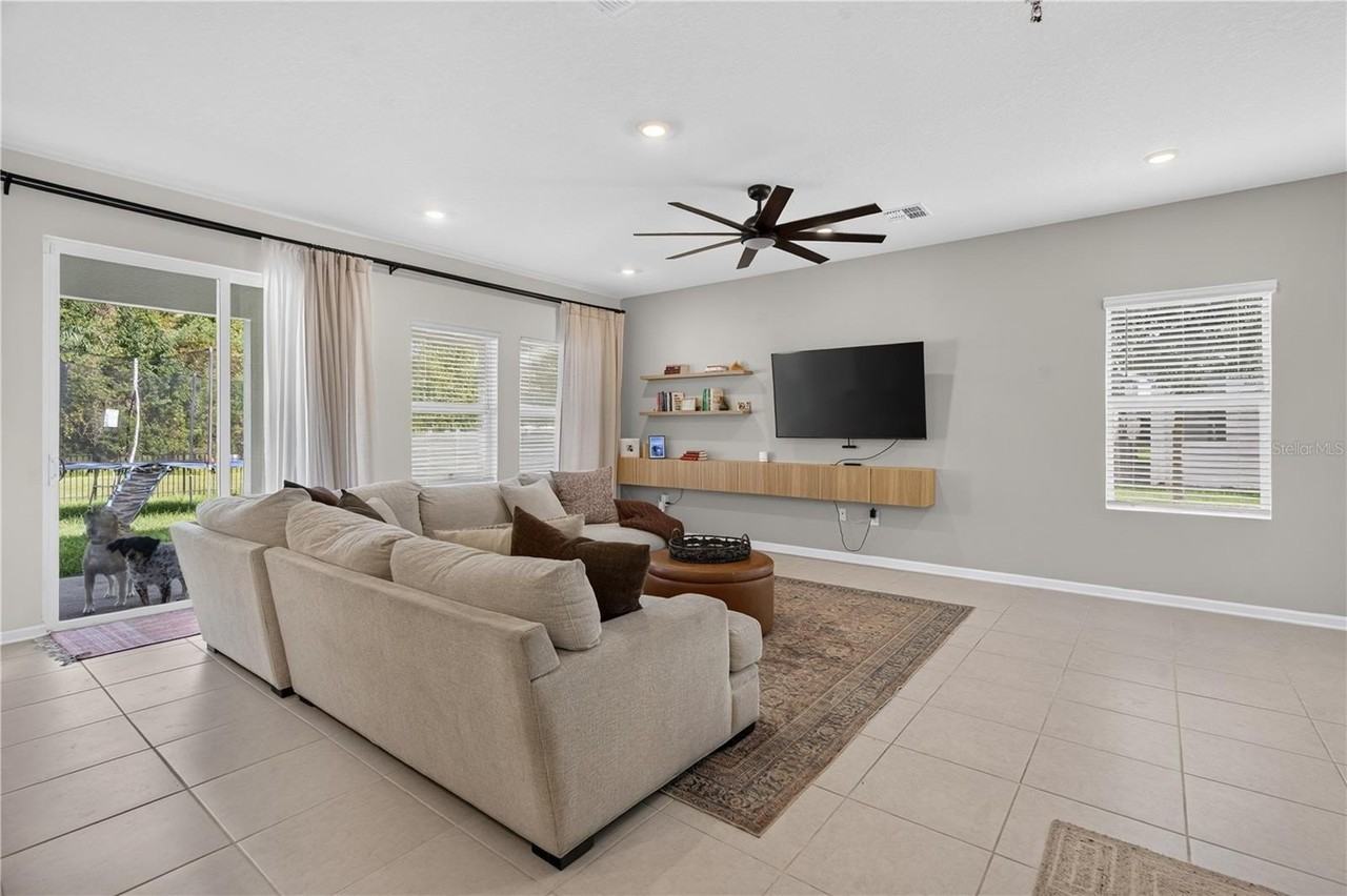 685 Peroni Ave - Photo 7 of 50