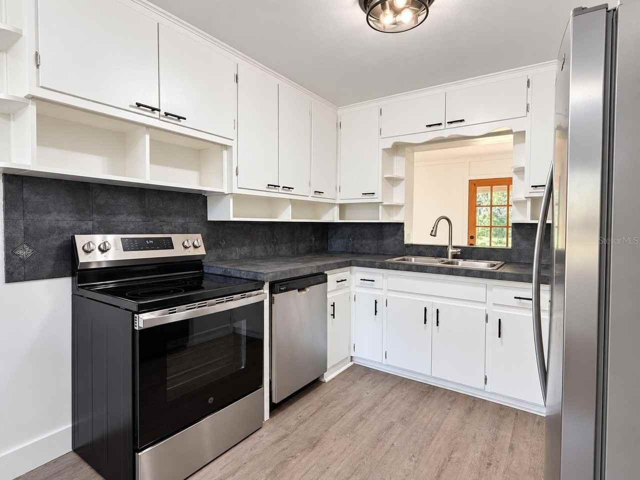 450 Forest Lake Dr - Photo 5 of 29